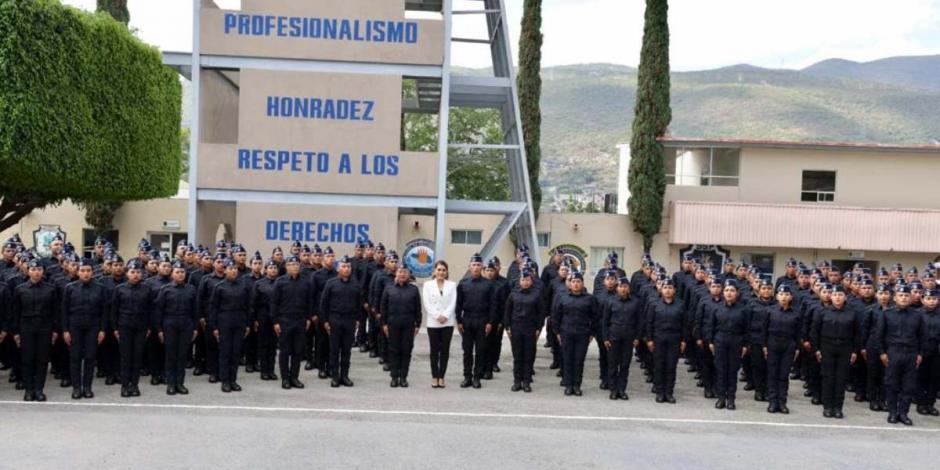 Egresan 186 cadetes de la UNIPOL y se integran a fuerza estatal y policías municipales de Guerrero.