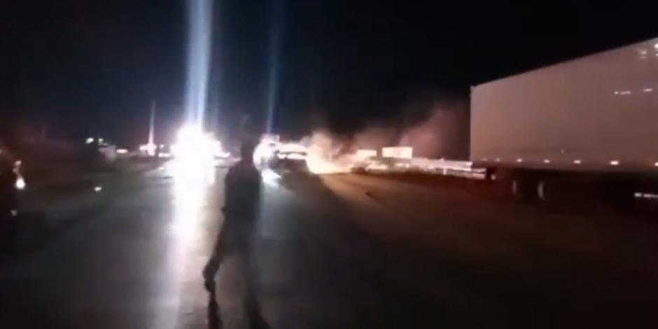 Tráiler sin frenos provoca fuerte accidente en la autopista México-Querétaro.