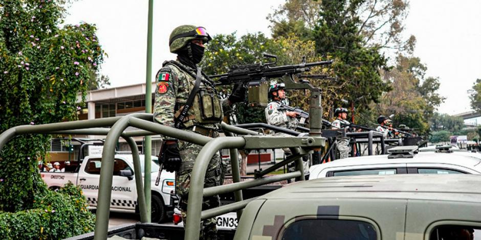 La Sedena dio a conocer que aseguraron armas y posible droga en Sinaloa.