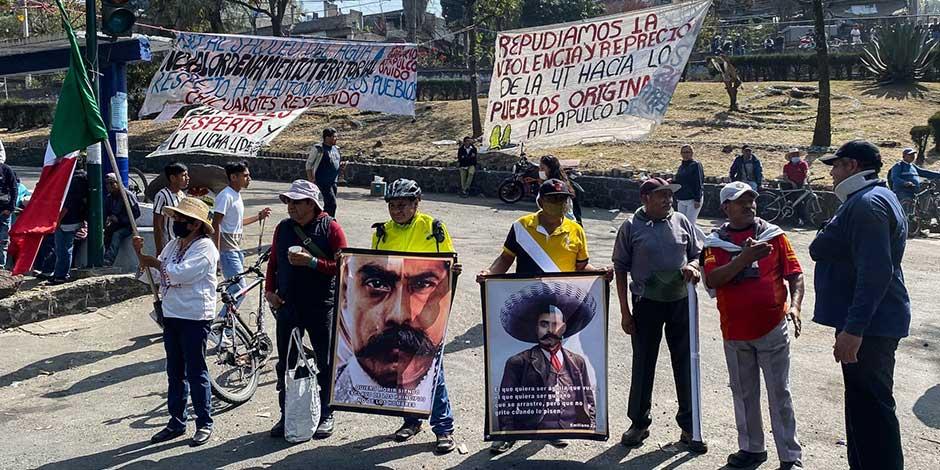Vecinos de San Gregorio Atlapulco mantienen bloqueadas salidas y entradas a Xochimilco