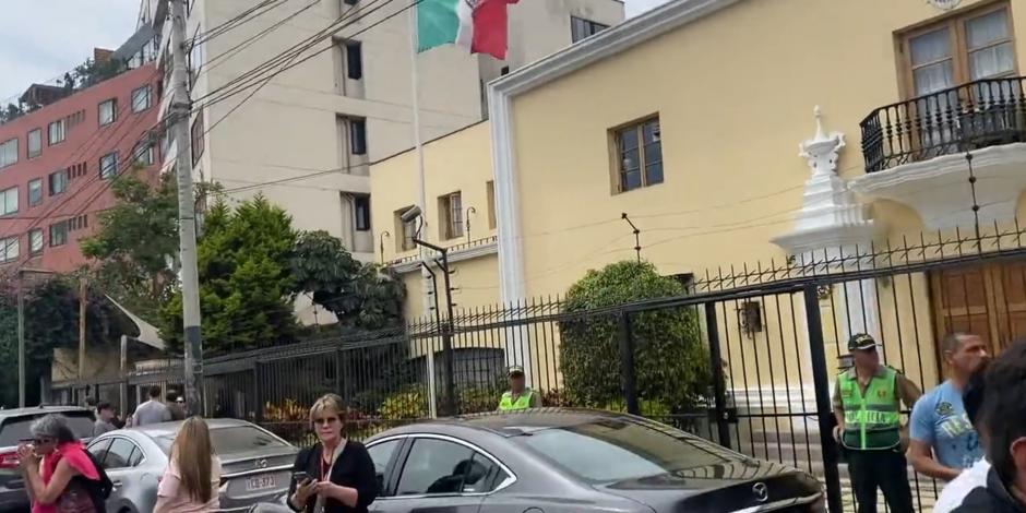 Embajada de México en Perú, bloqueada por manifestantes peruanos.