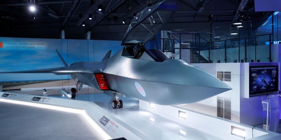 El ministro de defensa de Gran Bretaña, Gavin Wiliamson, presentó un modelo de un nuevo avión de combate, llamado 'Tempest' en el Salón Aeronáutico de Farnborough, en Farnborough, el 16 de julio de 2018