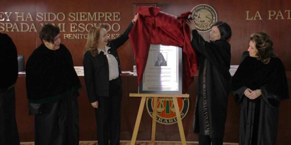Crean reconocimiento “Ministra de la Suprema Corte de Justicia de la Nación Yasmín Esquivel Mossa.