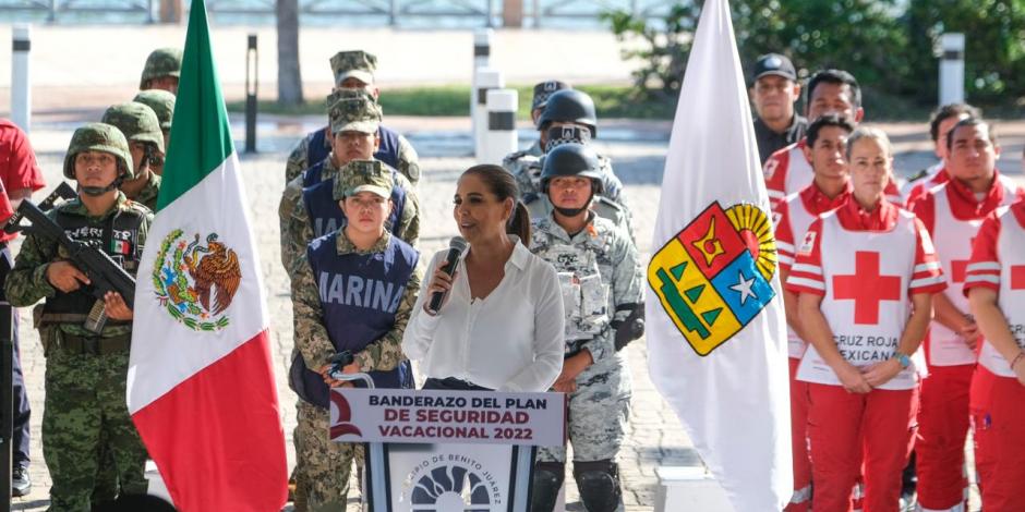 Mara Lezama, gobernadora de Quintana Roo, dio el banderazo del Plan de Seguridad Vacacional 2022 en el Malecón Tajamar.
