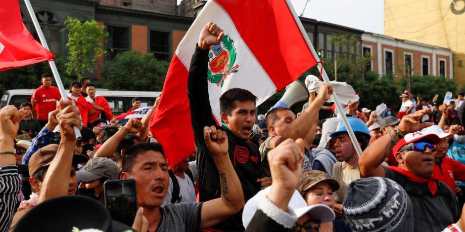Protestas en Perú que exigen nuevas elecciones presidenciales.