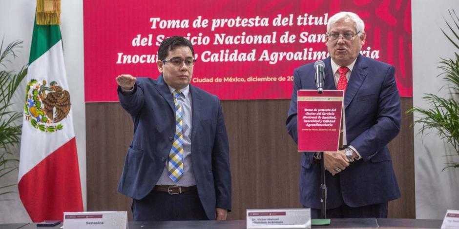 Francisco Javier Calderón rinde protesta como nuevo titular del Senasica