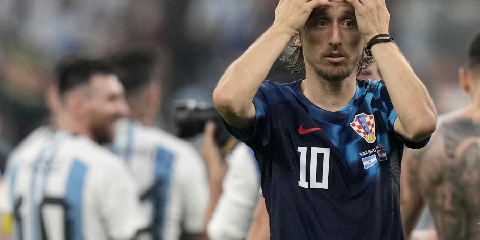 Luka Modric se lamenta tras la eliminación de Croacia del certamen.