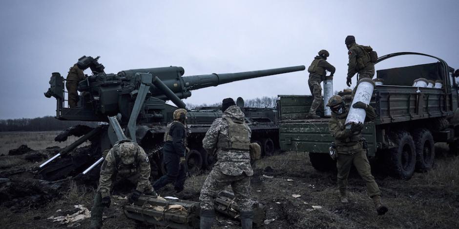 Defensores ucranianos alistan ataques contra bases enemigas, ayer.