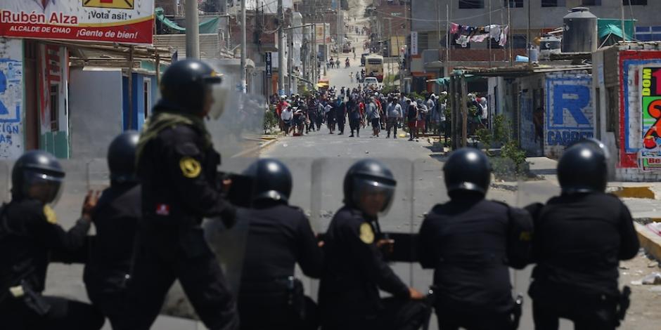 Simpatizantes de Pedro Castillo protestan en Chao, Perú, el jueves 15 de diciembre.