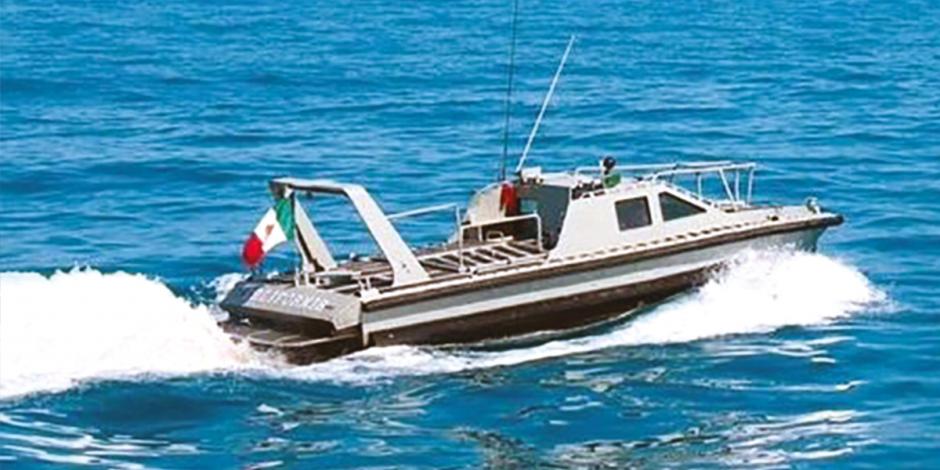 Una lancha rápida de La Armada de México recorre el mar de Sonora durante el operativo puesto en marcha ayer.