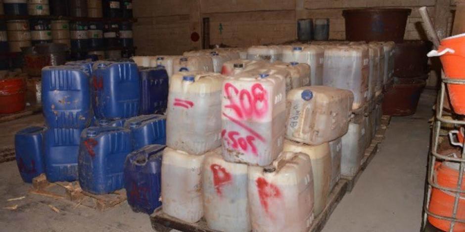 La Fiscalía General de la República informa que se destruyó más de 32 mil litros y más de seis toneladas diversos narcóticos, sustancias y precursores químicos, relacionadas con diversas carpetas de investigación