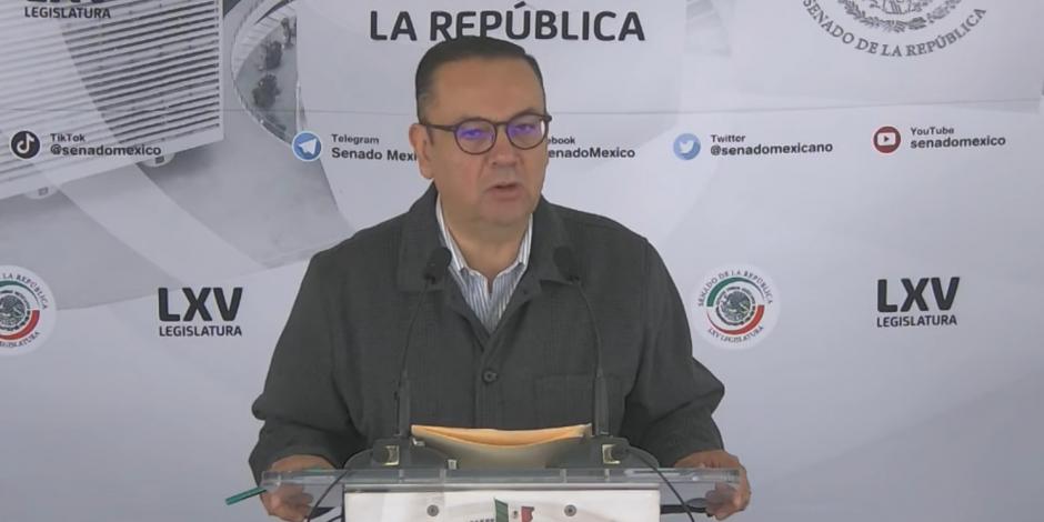 Germán Martínez, senador de Grupo Plural, en conferencia de prensa este lunes.