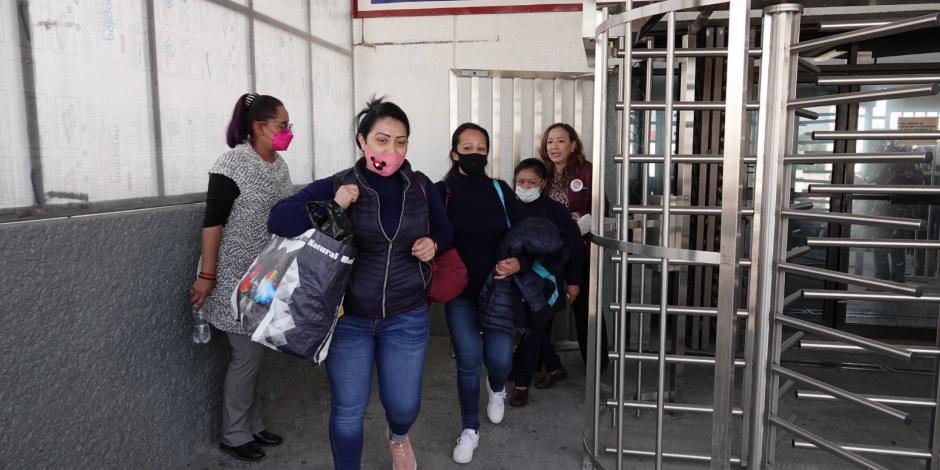Tres mujeres obtuvieron su libertad del reclusorio de Santa Martha, ayer.