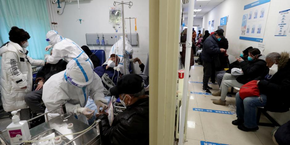 Hospitales chinos están al borde del colapso tras abandonar la política de cero Covid.