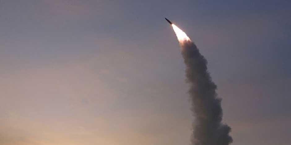 Norcorea dispara tres misiles balísticos en un año de pruebas sin precedentes
