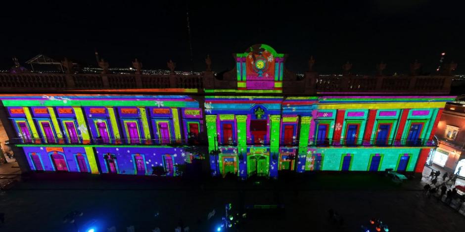 Con bello espectáculo de luz en Palacio de Gobierno, potosinos despiden el 2022
