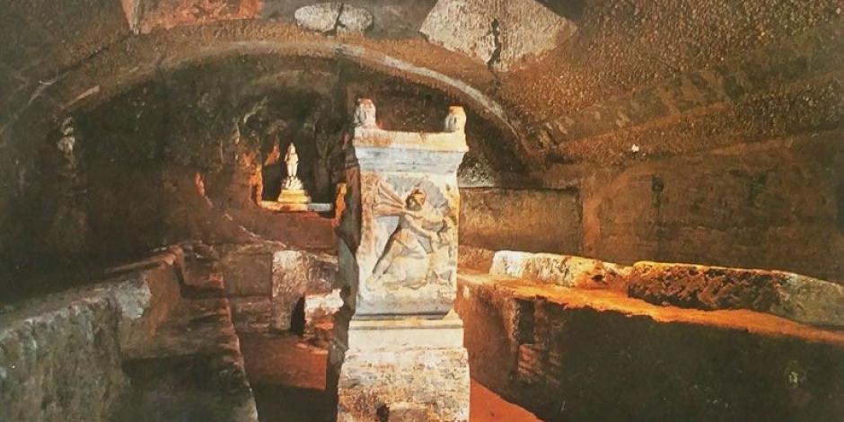Las Criptas del Vaticano contienen los restos de alrededor de 90 papas y miembros de la realiza