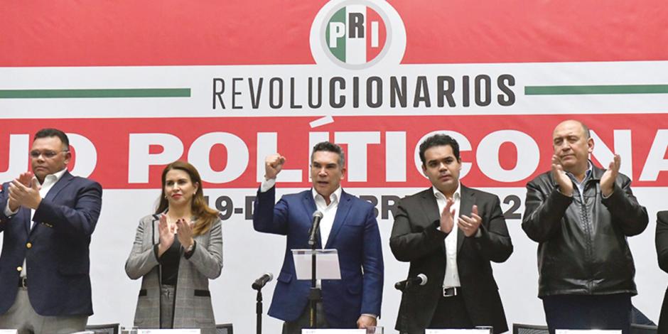 El líder nacional del tricolor, Alejandro Moreno Cárdenas (centro), el pasado 19 de diciembre.