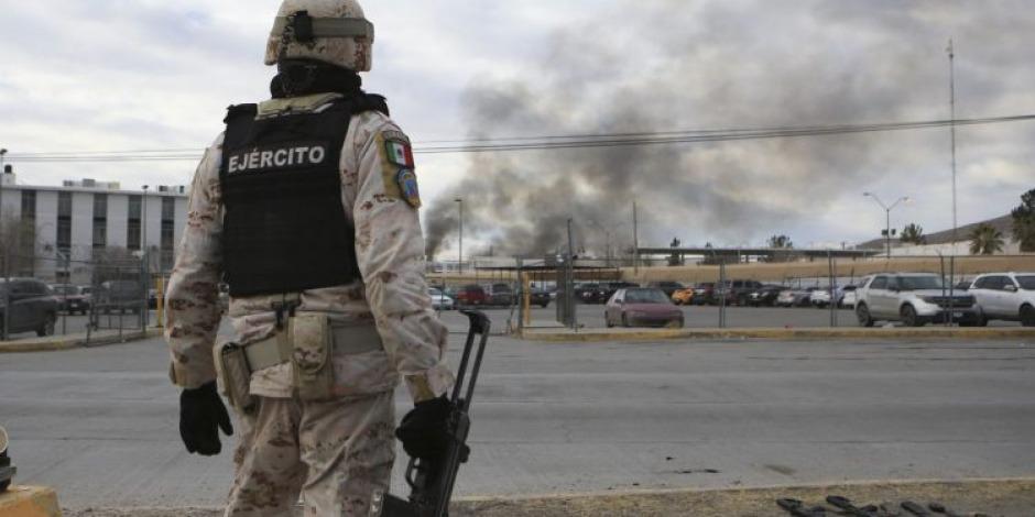 El director General del Sistema Penitenciario Estatal, Luis Harris, señala que se está en busca de funcionarios que presuntamente permitieron se realizara el ataque al Cereso de Ciudad Juárez, donde se fugaron 30 reos