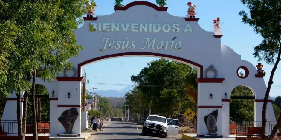 Entrada de Jesús María, poblado donde, se acusa, continúan militares patrullando en la zona.