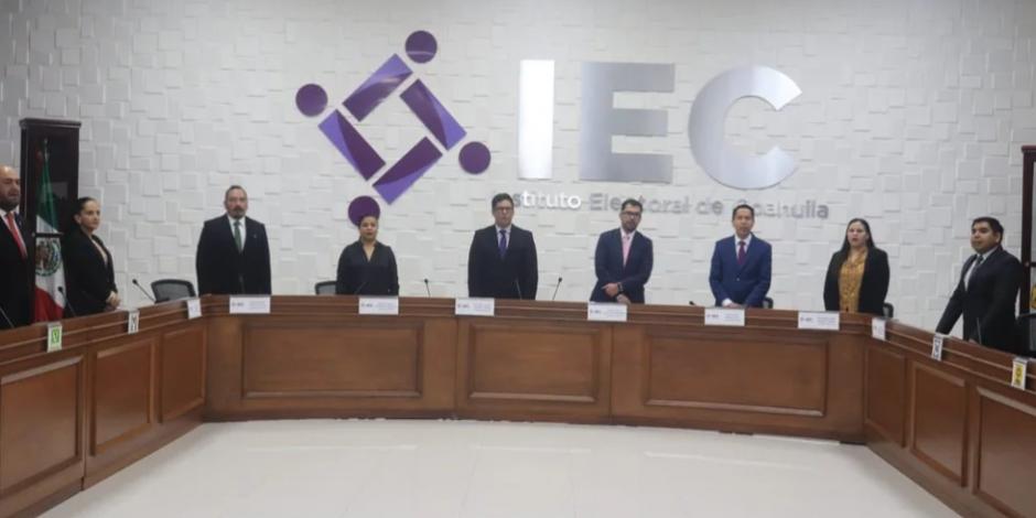 El IEC Coahuila avaló el registro de 3 aspirantes Fernando Rodríguez González, Juan Cristóbal Cervantes Herrera y Roberto Quezada Aguayo.