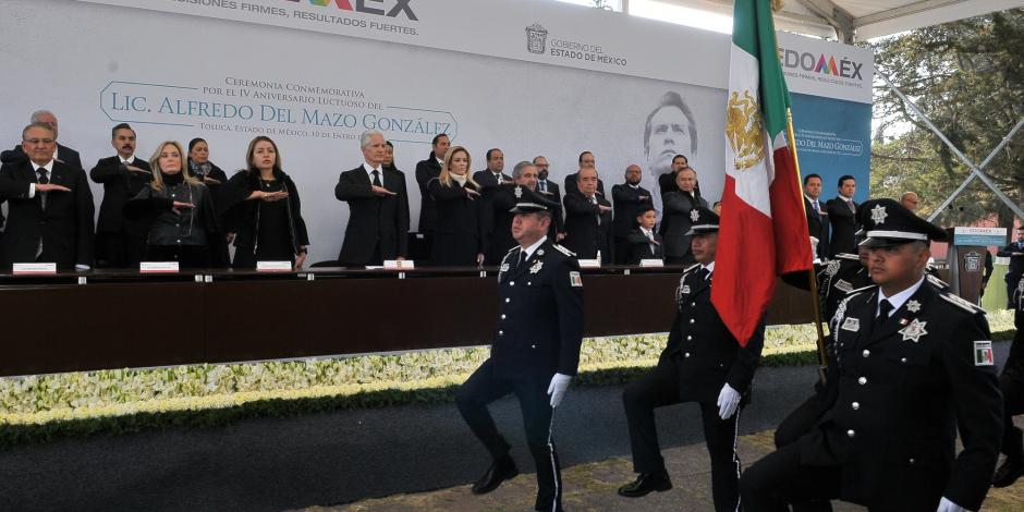 Ceremonia en honor al fallecido exgobernador en el Centro Cultural Mexiquense de la ciudad de Toluca, ayer.