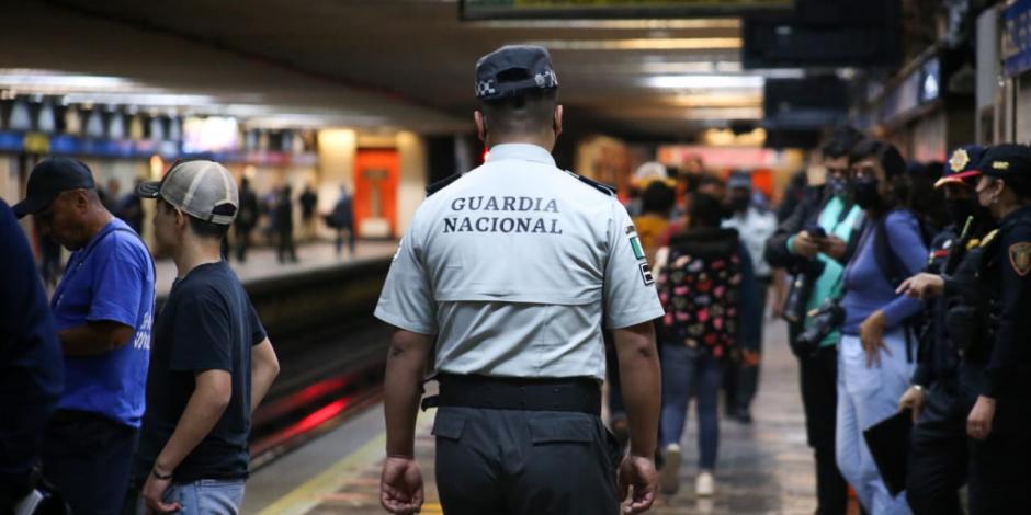 Guardia Nacional en Metro de la Ciudad de México.
