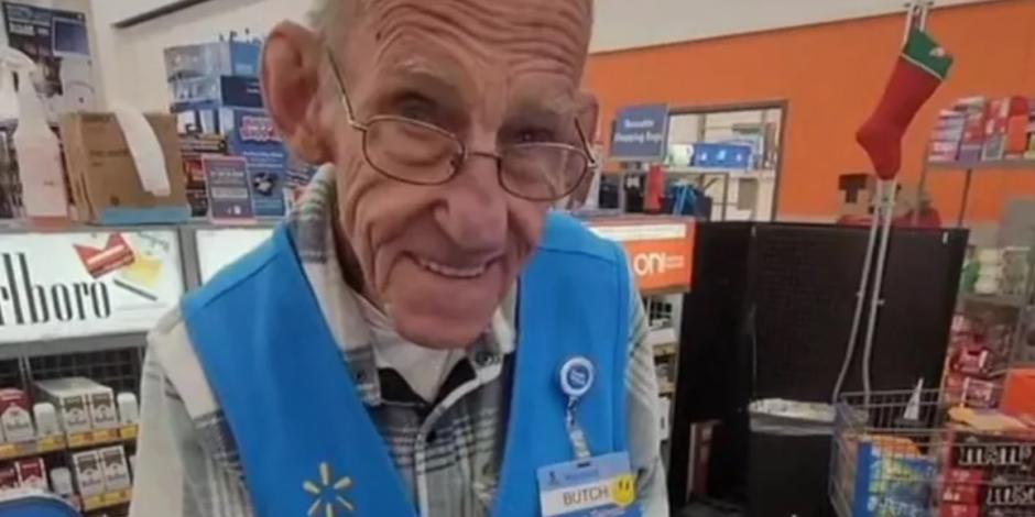 Hombre beneficiado por la campaña de recaudación trabajaba como cajero en una tienda de Walmart.