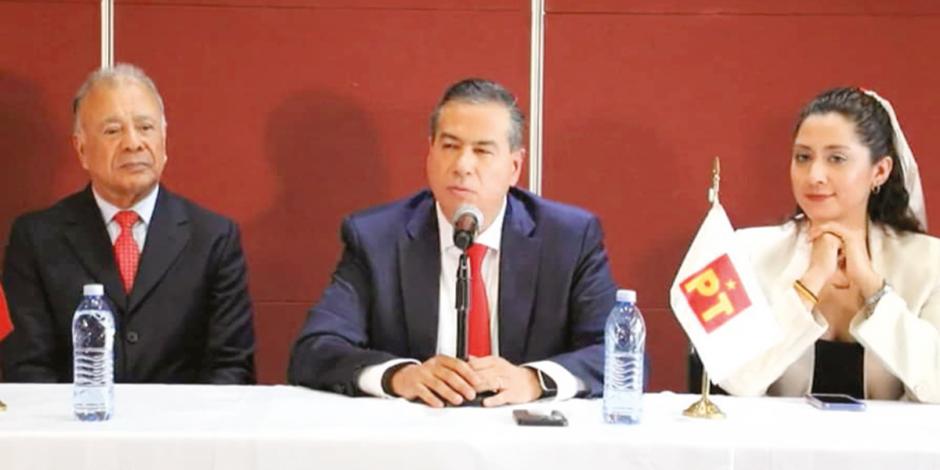 De izq. a der: El dirigente nacional del PT, Alberto Anaya, y Ricardo Mejía.