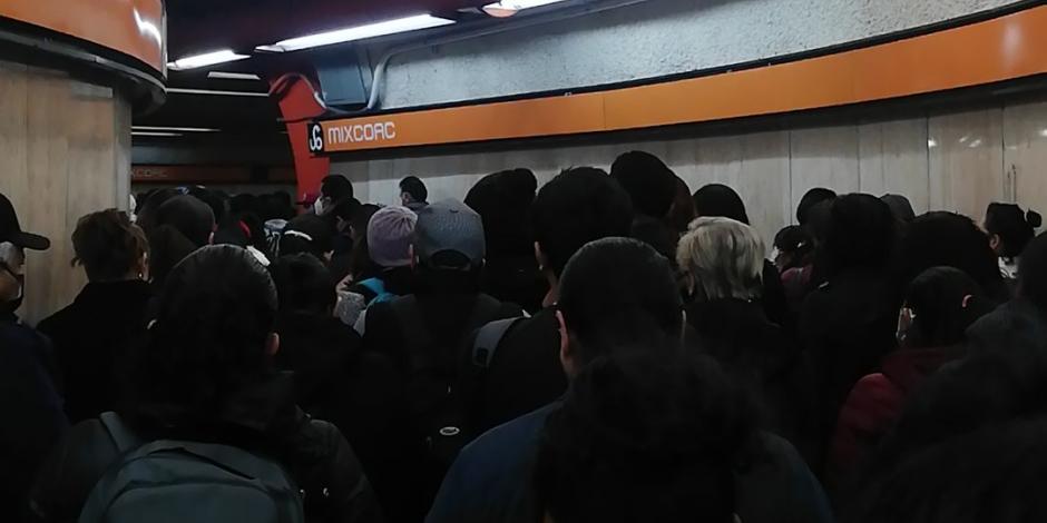 Línea 7 del Metro, donde se reportaron retrasos y aglomeraciones.