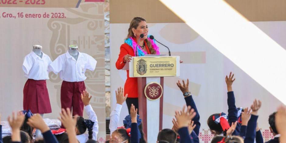 Inicia Evelyn Salgado distribución de más de 600 mil uniformes escolares en Guerrero.