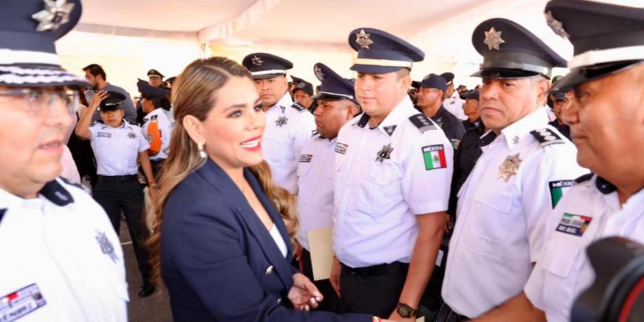 La gobernadora de Guerrero, Evelyn Salgado, reconoció el compromiso de la Policía Estatal por la seguridad de los ciudadanos