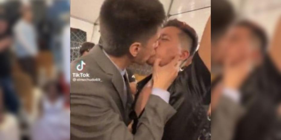 Durante una boda, invitado besa apasionadamente a novio y él no lo rechaza; celebración termina en pleito