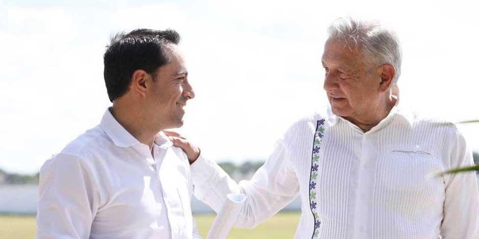 El gobernador de Yucatán, Mauricio Vila y el Presidente de México, Andrés Manuel López Obrador, quienes supervisaron avance de obras en la entidad