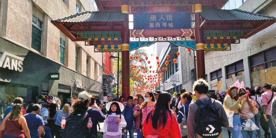 En la calle de Dolores se vieron aglomeraciones durante la conmemoración del Año Nuevo chino, ayer.