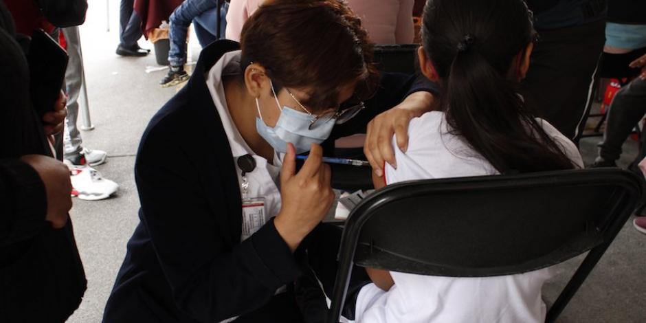 Ayer continuó la jornada de vacunación para menores de entre 5 y 11 años en los 230 Centros de Salud de la capital.