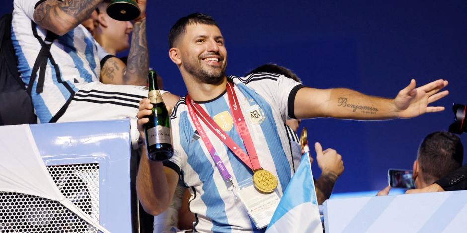 Sergio "Kun" Agüero, durante los festejos tras la coronación de Argentina en el Mundial Qatar 2022.