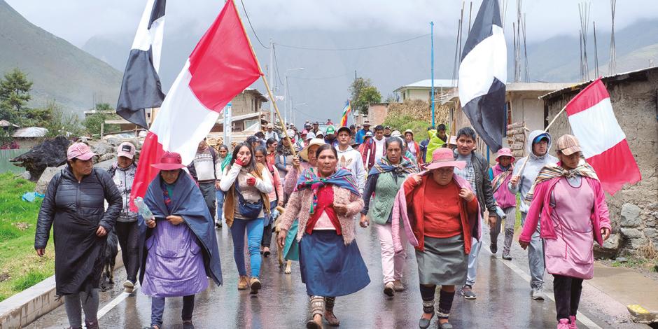 Manifestantes antigubernamentales protestan en Piscacucho, el pasado jueves.