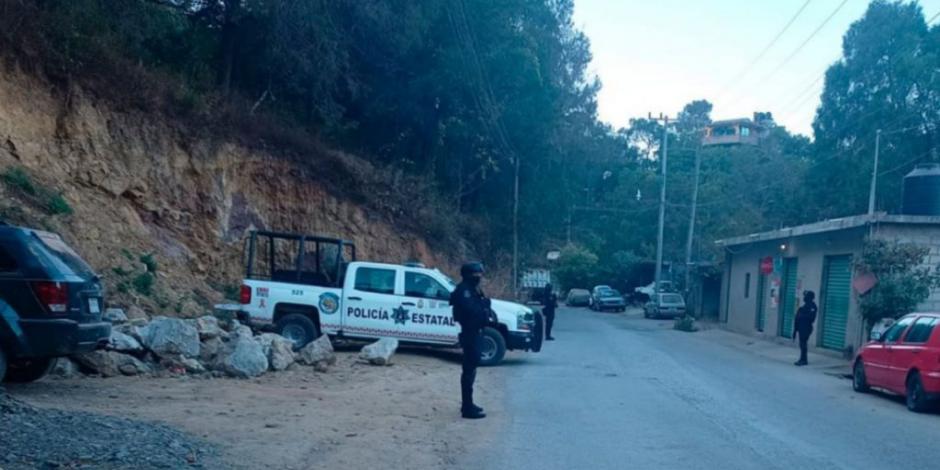 En enfrentamiento en Petatlán, Guerrero, más de 30 policías son retenidos y cinco personas murieron