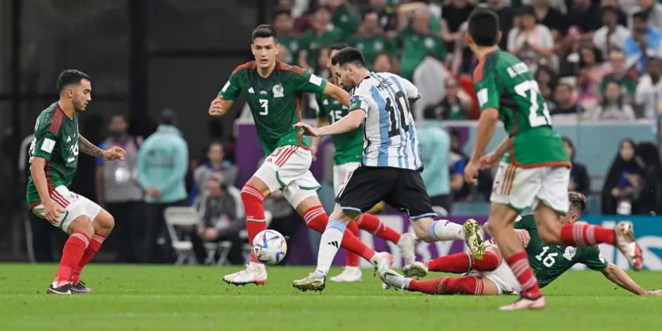 Leo Messi durante el partido ante México en la Copa del Mundo Qatar 2022.