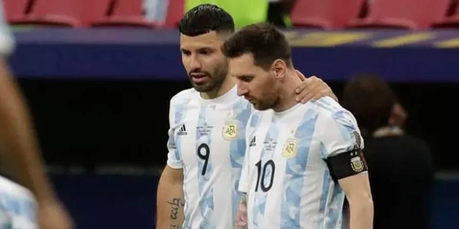 El  "Kun" Agüero y Leo Messi durante un partido de la Selección Argentina