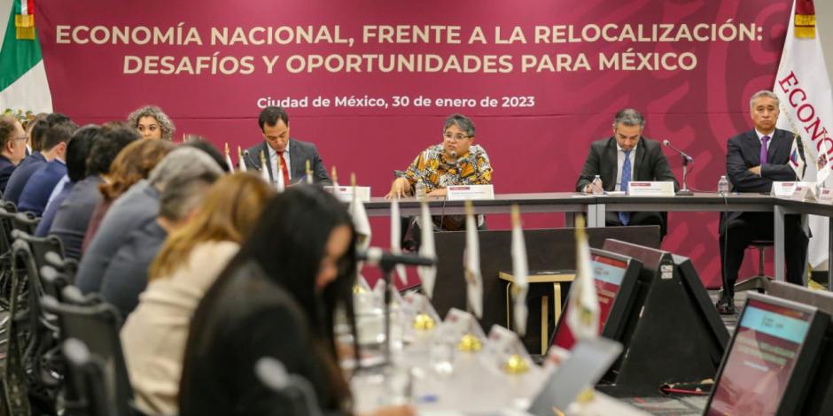 La secretaria de Economía, Raquel Buenrostro, afirma que México está en su mejor momento para "generar polos de desarrollo en las distintas regiones del país"