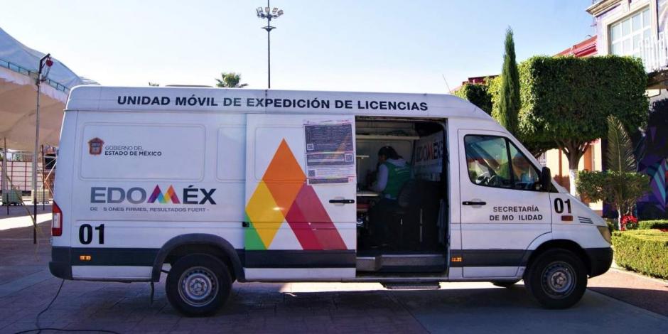 Unidad móvil para expedir licencias de conducir en el Estado de México.