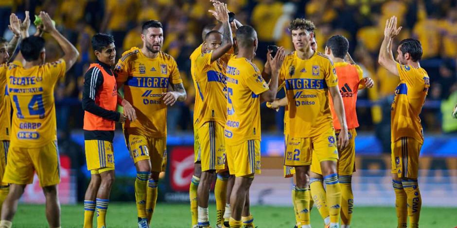 Futbolistas de Tigres festejan uno de sus triunfos en el Torneo Clausura 2023 de la Liga MX.