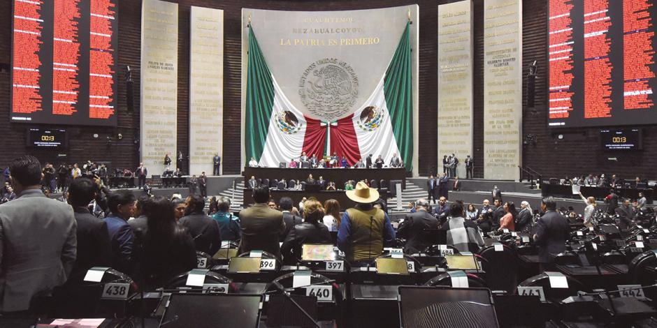 Diputados en el salón de sesiones del Palacio Legislativo de San Lázaro, ayer.