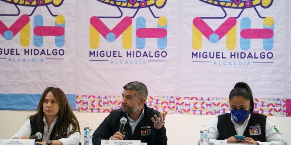 El alcalde de Miguel Hidalgo, Mauricio Tabe, durante el encuentro realizado ayer.
