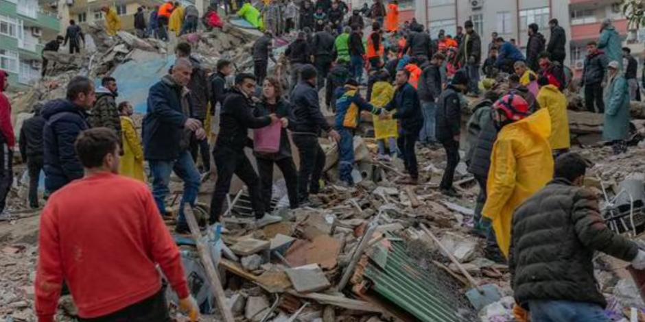 Descartan haya mexicanos entre las víctimas del sismo de Turquía y Siria