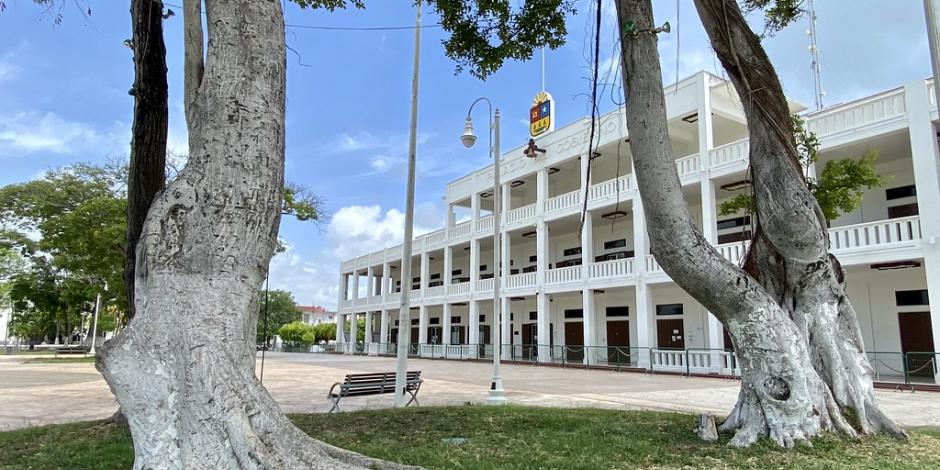 Palacio de Gobierno de Chetumal fue desalojado por Protección Civil, según reportes.