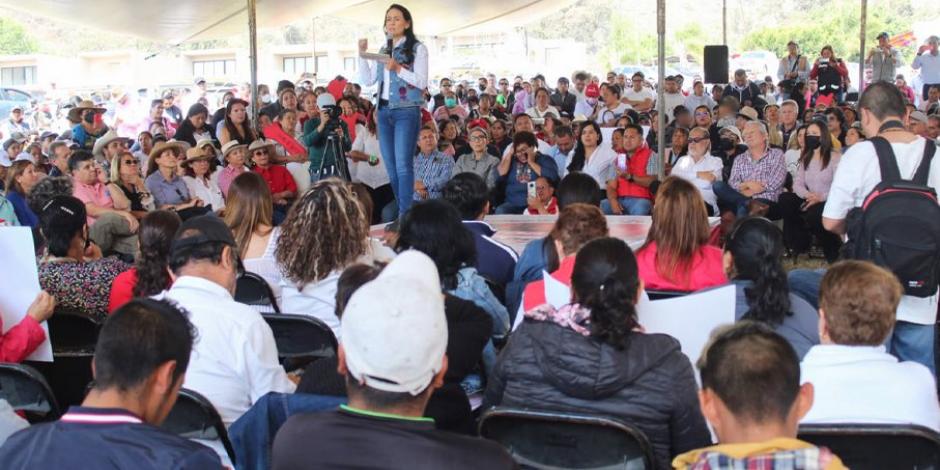 La precandidata del PRI, Alejandra Del Moral, se reunió con militantes de Valle de Bravo e Ixtapan del Oro, ante quienes destacó que la pluralidad es un plus no un obstáculo