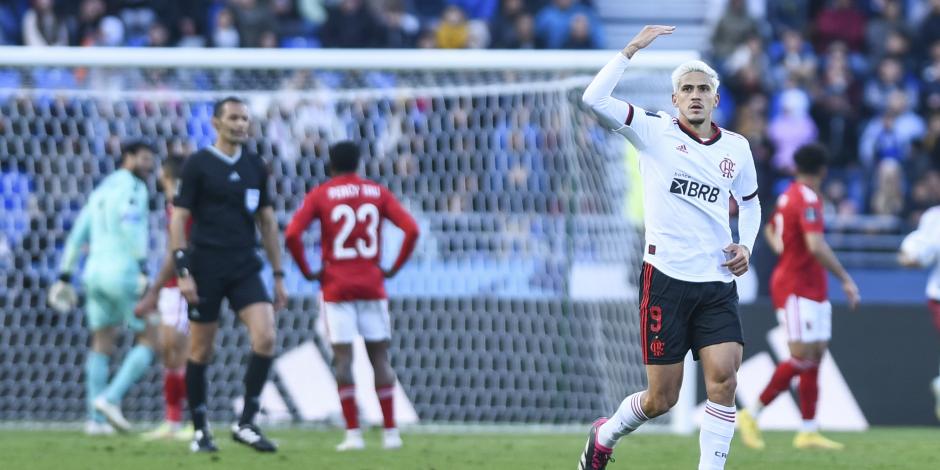 Pedro, del Flamengo, celebra tras marcar el tercer gol contra el Al Ahly de Egipto, durante el partido por el tercer puesto de la Copa Mundial de Clubes